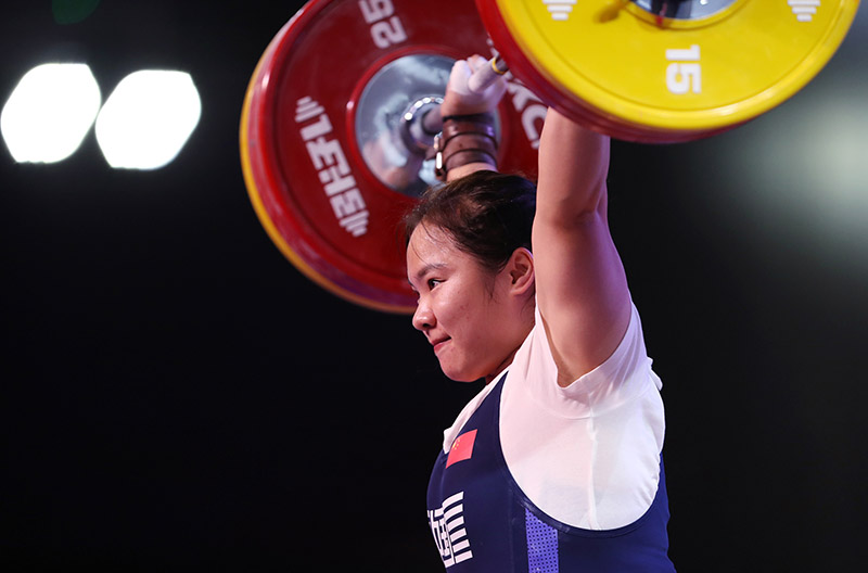 举重冠军女什么霞_女子举重冠军陈艳青_世界举重冠军向艳